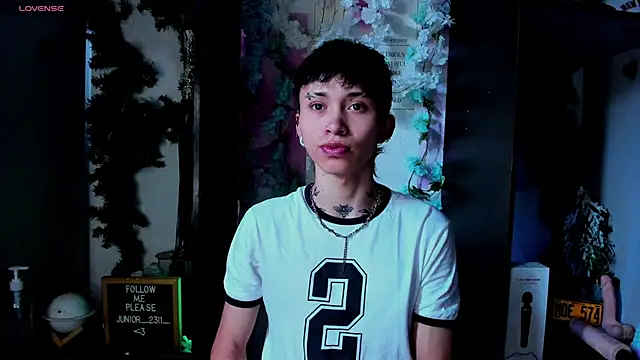 Snapshot of juniior_2311_ chatting on 03-05-25, 12:33 juniior 2311  online show from 03-05-25, 12:33