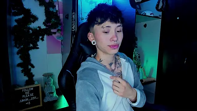 Snapshot of juniior_2311_ chatting on 03-14-25, 11:23 juniior 2311  online show from 03-14-25, 11:23