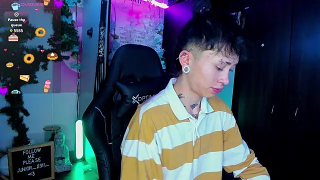 Snapshot of juniior_2311_ chatting on 03-15-25, 11:19 juniior 2311  online show from 03-15-25, 11:19