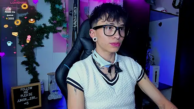 Snapshot of juniior_2311_ chatting on 03-19-25, 08:54 juniior 2311  online show from 03-19-25, 08:54