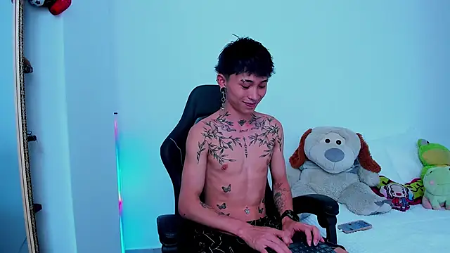 Snapshot of juniior_2311_ chatting on 10-24-25, 06:04 juniior 2311  online show from 10-24-25, 06:04