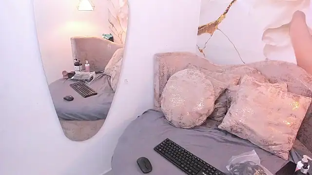 melaniecooperr online show from 12-02-24, 11:34