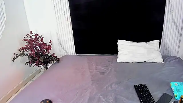 melaniecooperr online show from 12-05-24, 11:05