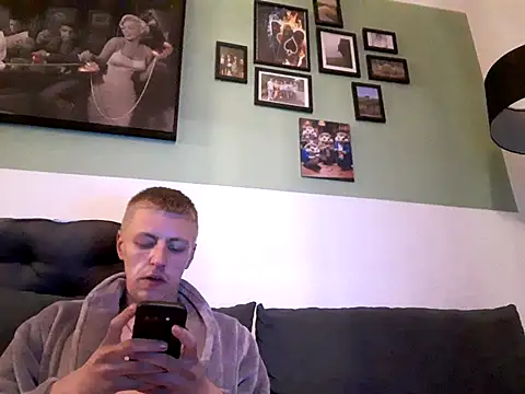 Snapshot of W3rtzuio chatting on 10-14-25, 12:00 W3rtzuio online show from 10-14-25, 12:00