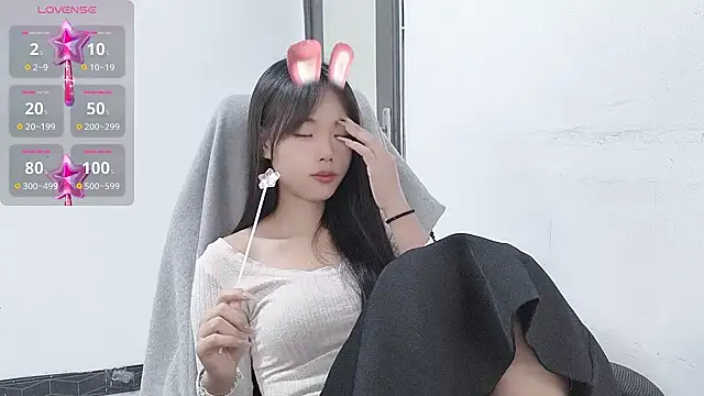 Snapshot of Lvy--v chatting on 12-11-24, 10:38 Lvy--v online show from 12-11-24, 10:38