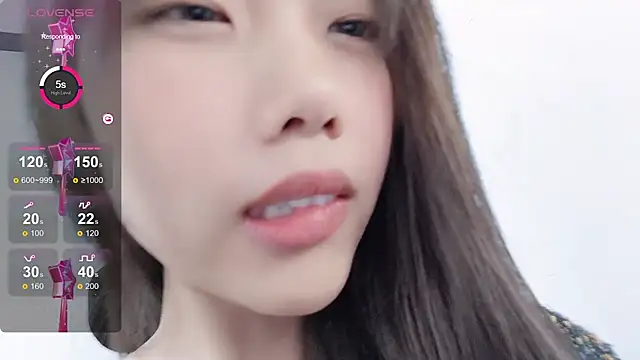 Snapshot of Lvy--v chatting on 12-23-24, 01:40 Lvy--v online show from 12-23-24, 01:40