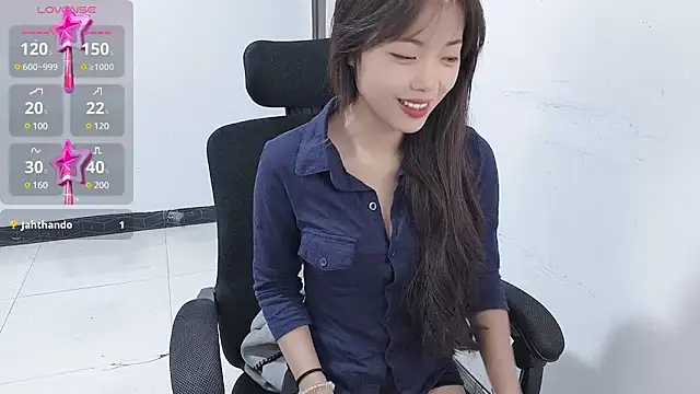 Snapshot of Lvy--v chatting on 12-26-24, 10:52 Lvy--v online show from 12-26-24, 10:52