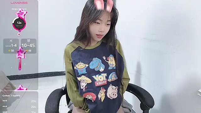 Snapshot of Lvy--v chatting on 01-06-25, 11:20 Lvy--v online show from 01-06-25, 11:20