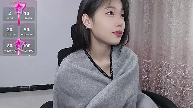 Snapshot of Lvy--v chatting on 02-08-25, 10:40 Lvy--v online show from 02-08-25, 10:40