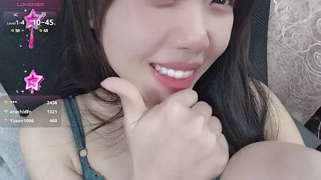 Snapshot of Lvy--v chatting on 02-09-25, 01:44 Lvy--v online show from 02-09-25, 01:44