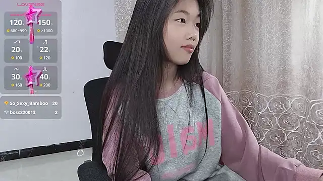 Snapshot of Lvy--v chatting on 02-09-25, 10:43 Lvy--v online show from 02-09-25, 10:43