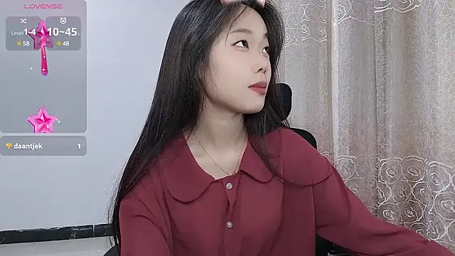 Snapshot of Lvy--v chatting on 03-03-25, 07:39 Lvy--v online show from 03-03-25, 07:39