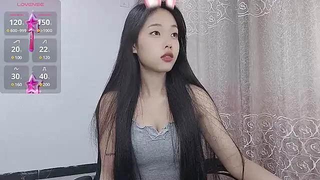 Snapshot of Lvy--v chatting on 03-12-25, 10:17 Lvy--v online show from 03-12-25, 10:17