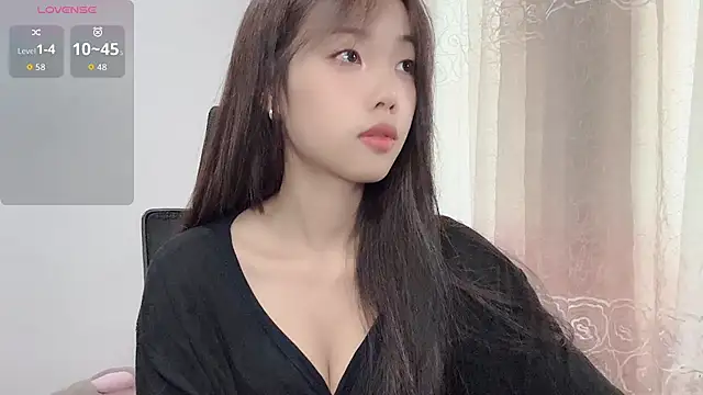 Snapshot of Lvy--v chatting on 09-09-25, 01:49 Lvy--v online show from 09-09-25, 01:49