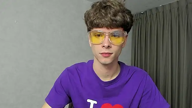 Snapshot of calvin_love_you chatting on 03-08-26, 05:17 calvin love you online show from 03-08-26, 05:17