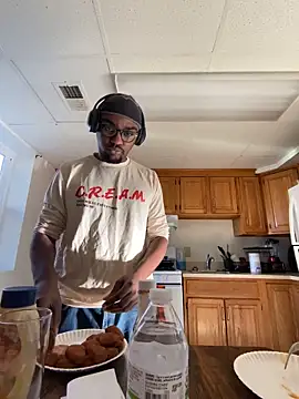 Snapshot of BigPluto chatting on 11-08-25, 01:44 BigPluto online show from 11-08-25, 01:44