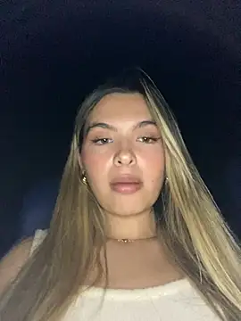 Snapshot of Odett_ chatting on 02-05-25, 02:29 Odett online show from 02-05-25, 02:29