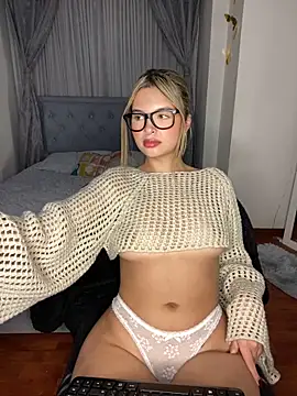 Snapshot of Odett_ chatting on 03-17-25, 04:40 Odett online show from 03-17-25, 04:40