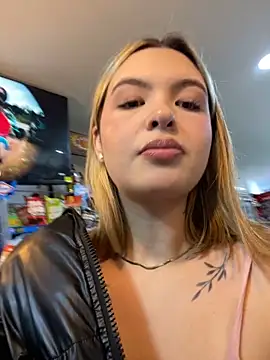 Snapshot of Odett_ chatting on 10-15-25, 02:44 Odett online show from 10-15-25, 02:44