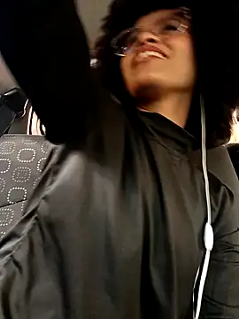 Snapshot of BlairSamy chatting on 12-17-24, 07:48 BlairSamy online show from 12-17-24, 07:48