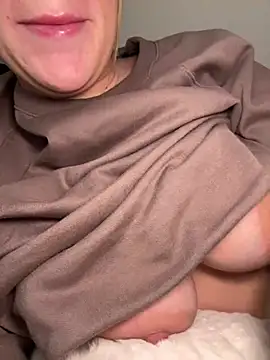 Snapshot of lilylush24 chatting on 12-31-24, 01:08 lilylush24 online show from 12-31-24, 01:08