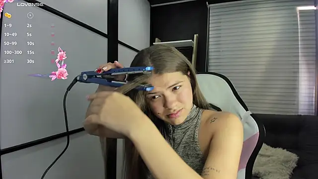 Snapshot of PaigeJayden chatting on 01-20-25, 08:18 PaigeJayden online show from 01-20-25, 08:18