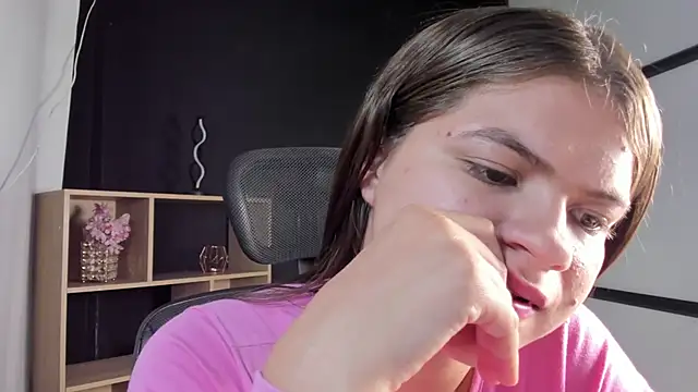 Snapshot of PaigeJayden chatting on 02-14-25, 06:29 PaigeJayden online show from 02-14-25, 06:29