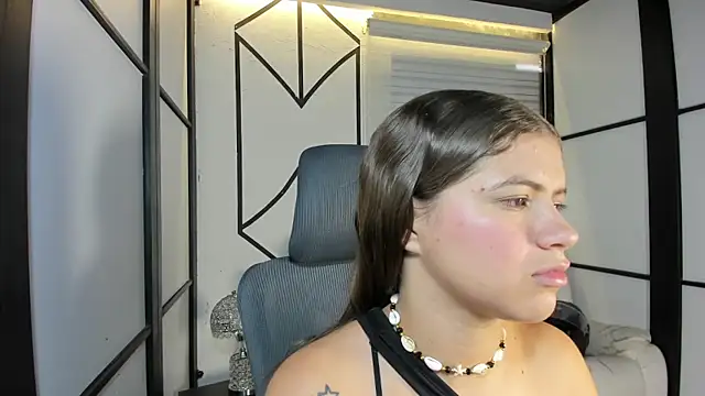 Snapshot of PaigeJayden chatting on 02-17-25, 08:15 PaigeJayden online show from 02-17-25, 08:15