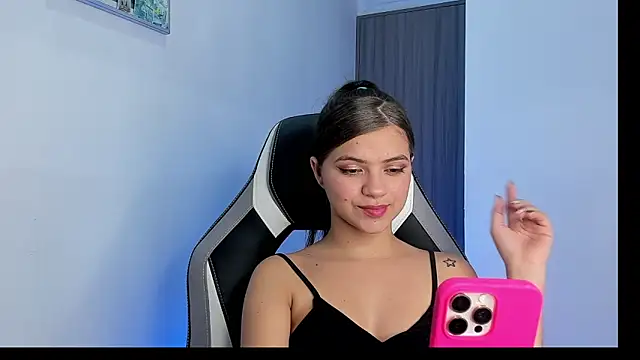 Snapshot of PaigeJayden chatting on 10-30-25, 05:31 PaigeJayden online show from 10-30-25, 05:31