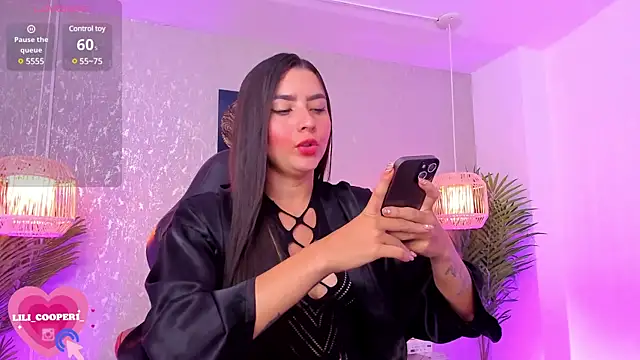 lilicooper  online show from 12-19-24, 08:44