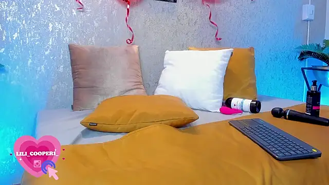 lilicooper  online show from 02-15-25, 11:25