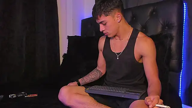 James1lee  online show from 12-16-24, 02:36