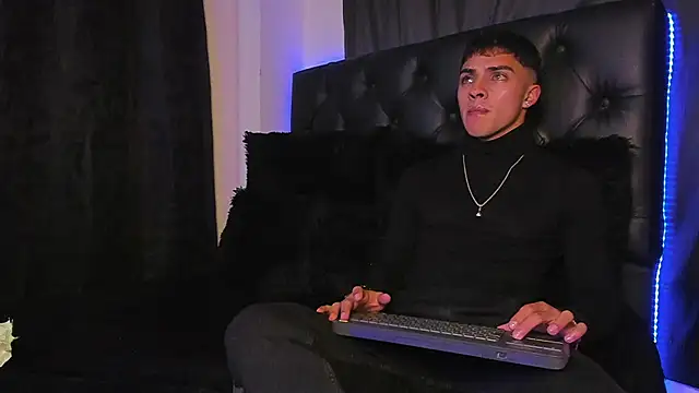 James1lee  online show from 12-17-24, 03:28