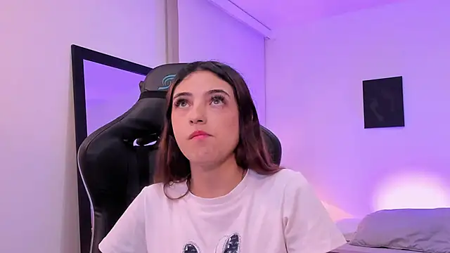 Snapshot of sofiarouge chatting on 11-11-25, 08:20 sofiarouge online show from 11-11-25, 08:20