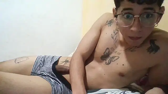 Snapshot of Dillom420 chatting on 12-12-24, 08:14 Dillom420 online show from 12-12-24, 08:14