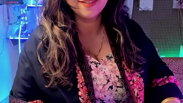 Snapshot of Gulabi_Queen chatting on 01-30-25, 08:54 Gulabi Queen online show from 01-30-25, 08:54