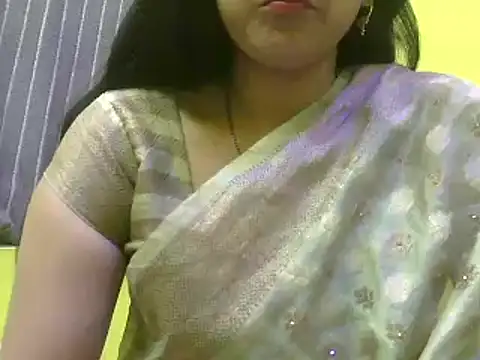 Snapshot of CUTYHINA_001 chatting on 12-03-24, 11:44 CUTYHINA 001 online show from 12-03-24, 11:44