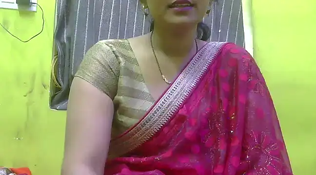 Snapshot of CUTYHINA_001 chatting on 12-04-24, 11:08 CUTYHINA 001 online show from 12-04-24, 11:08