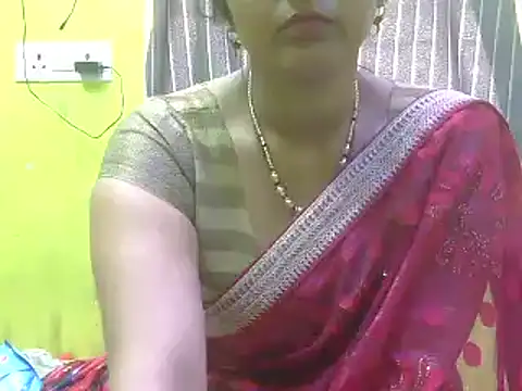 Snapshot of CUTYHINA_001 chatting on 12-16-24, 04:13 CUTYHINA 001 online show from 12-16-24, 04:13