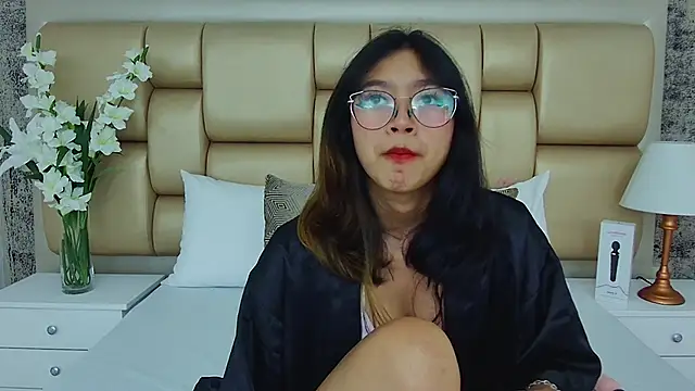 Snapshot of Yommi_Winx chatting on 12-04-24, 10:08 Yommi Winx online show from 12-04-24, 10:08