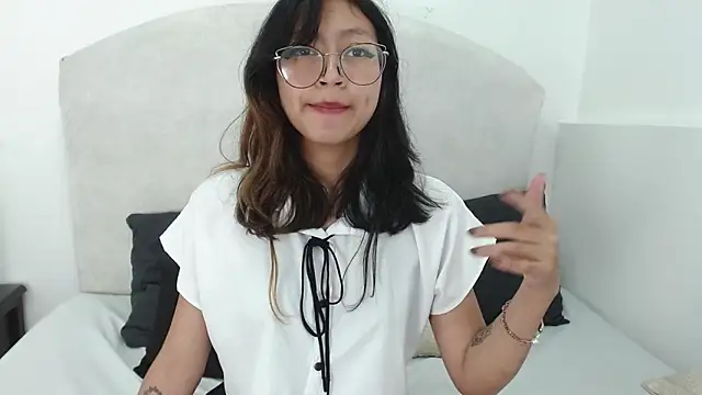 Snapshot of Yommi_Winx chatting on 12-18-24, 05:26 Yommi Winx online show from 12-18-24, 05:26