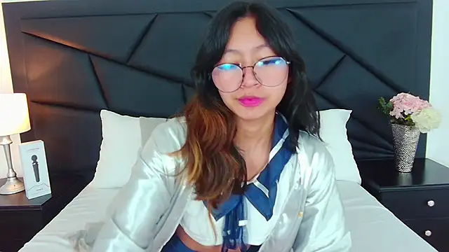 Snapshot of Yommi_Winx chatting on 03-22-25, 12:25 Yommi Winx online show from 03-22-25, 12:25