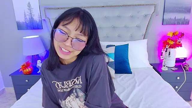 Snapshot of Yommi_Winx chatting on 10-24-25, 09:33 Yommi Winx online show from 10-24-25, 09:33