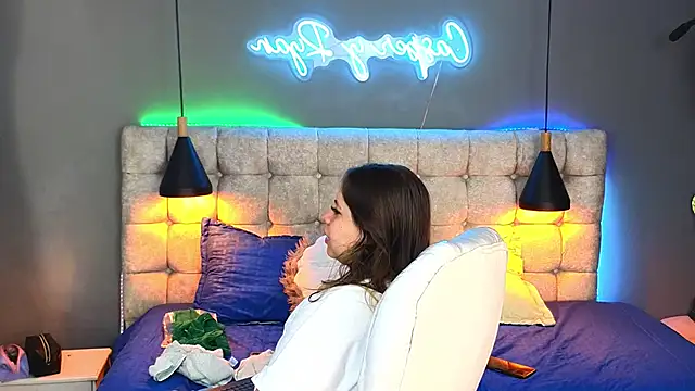 Laia and Aloby online show from 12-12-24, 03:27