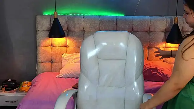 Laia and Aloby online show from 01-10-25, 06:28