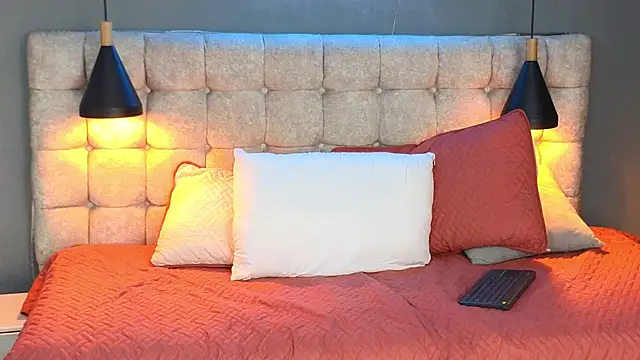 Laia and Aloby online show from 02-22-25, 01:44