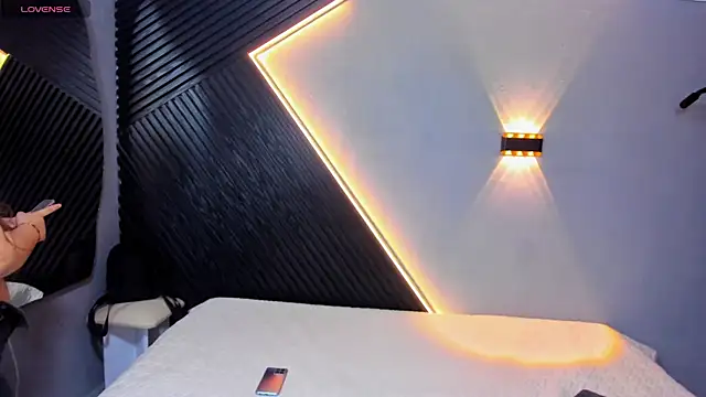 Laia and Aloby online show from 04-11-26, 10:25