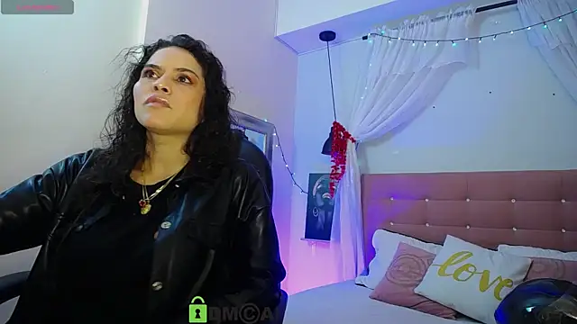 Snapshot of natasha__jackson chatting on 02-10-25, 01:33 natasha jackson online show from 02-10-25, 01:33