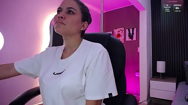 Snapshot of natasha__jackson chatting on 10-15-25, 12:27 natasha jackson online show from 10-15-25, 12:27