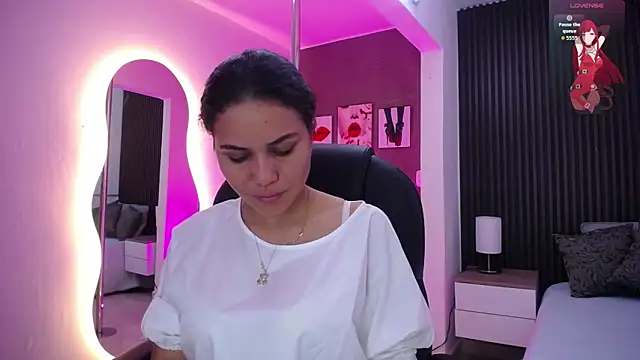 Snapshot of natasha__jackson chatting on 10-18-25, 12:39 natasha jackson online show from 10-18-25, 12:39